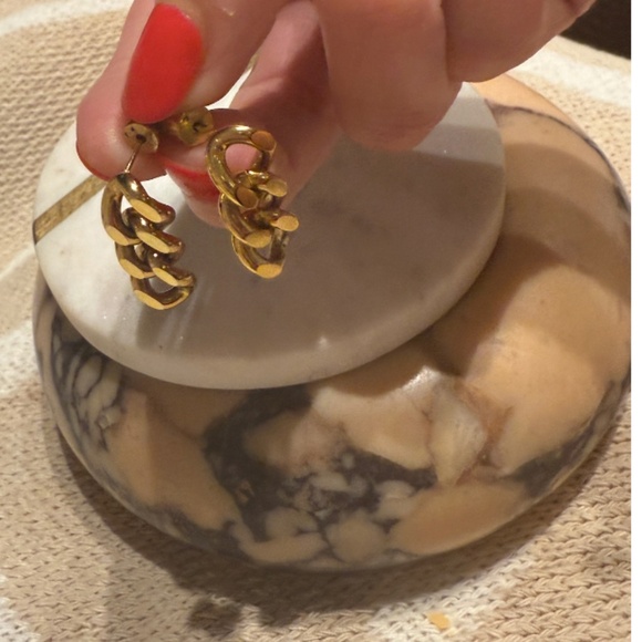 The Perfect Hoop - The Figaro Drop Hoop - 18K triple-layered gold over brass - Picture 10 of 12